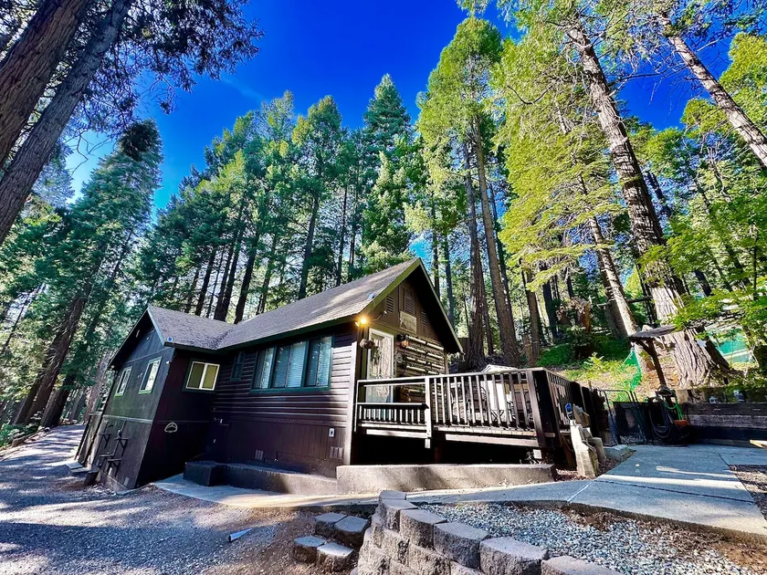 Serene Mountain Escape-Cozy Cabin Near Sly Park - Image 1