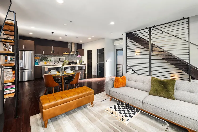 Glamorous house W/ 3 BR & 3.5 BA - Image 1