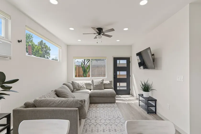 Beautiful Denver Carriage House (1) - Image 1