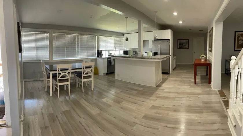 5 bedroom house in Long Beach - Image 1