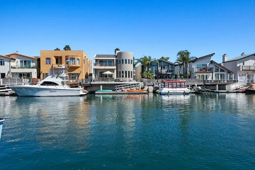 Waterfront home in Channel Island - Image 1