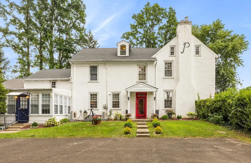 Modern Luxury in a Unique Farmhouse - Sleeps 10 - Image 1