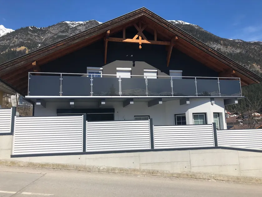 Stylish apartment in the heart of Tyrol. - Image 1