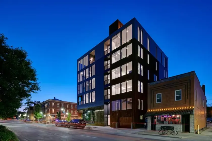 Corner Condo with City Views - Image 1