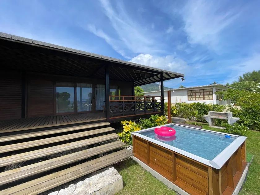 Bungalow n°3 seaside at Motu Temae, swimming pool - Image 1