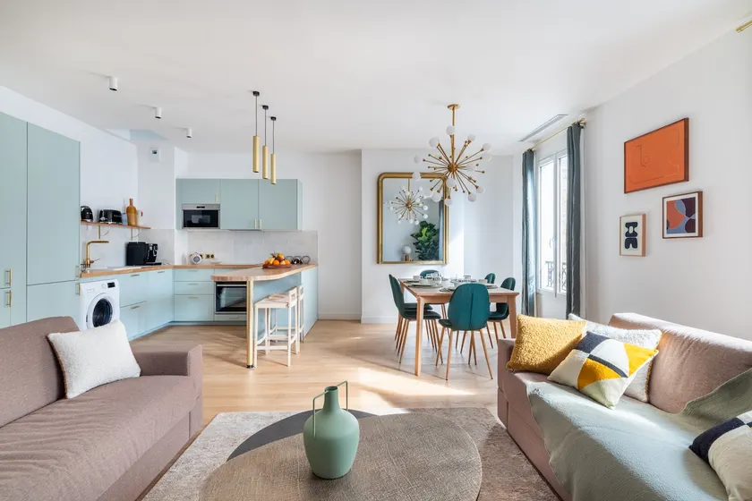 RARE Chic Top-Floor Parisian Apt with Rooftop View - Image 1