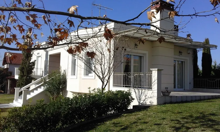 Vintage Garden House - Image 1