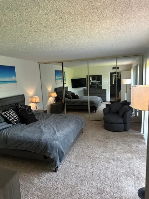 Centrally located Townhouse - Image 1