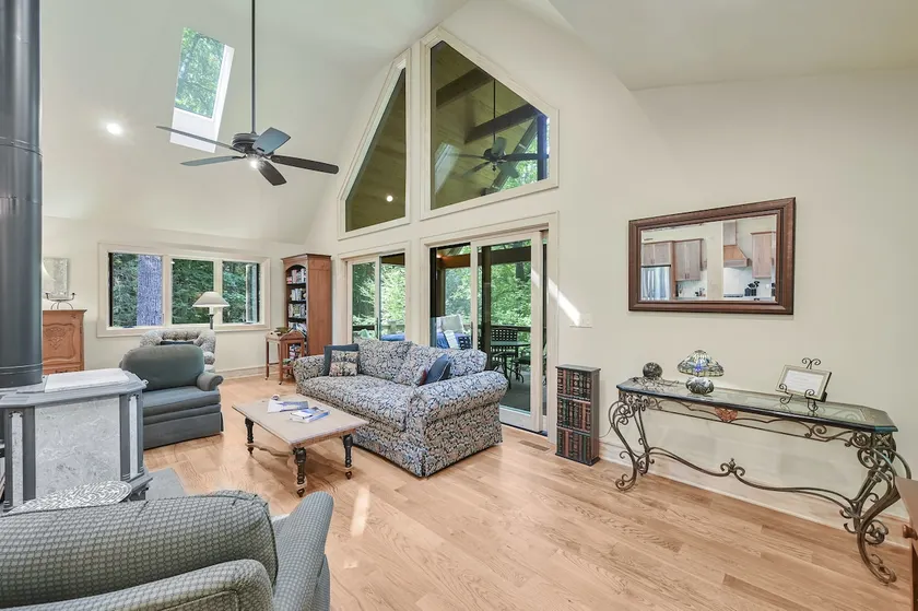 Amenity-Packed Holiday Home - Image 1