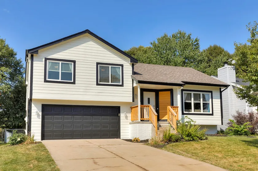 Gem in West Dsm | 4BD/3BA Home | Perfect Location - Image 1