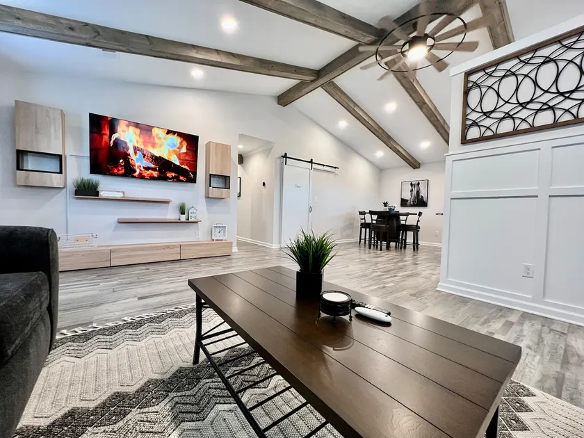 Amazing riverside New Construction home in Middletown - Image 1