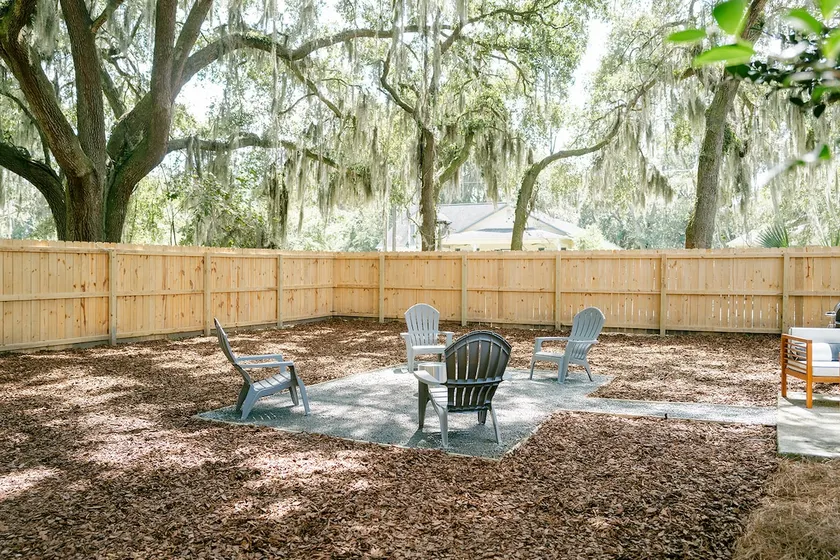 Cozy Marine Retreat - Pet Friendly and Close to PI - Image 1