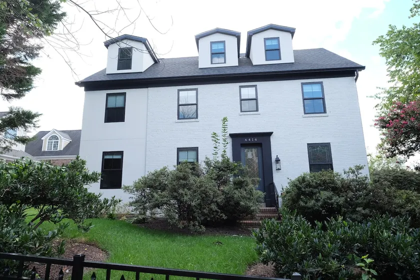 Luxury home w/ 9 BR, 8.5 BA - Image 1