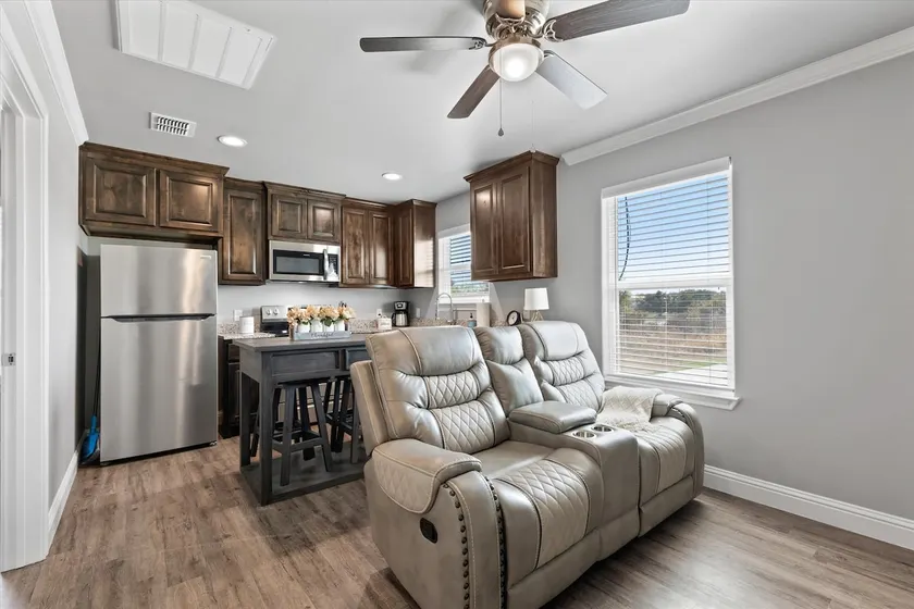 The Gem of Granbury - Image 1