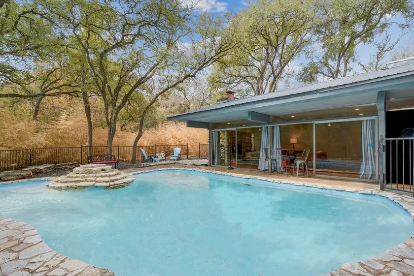 Luxurious Relaxing Retreat w/ Pool, Lush Gardens! - Image 1