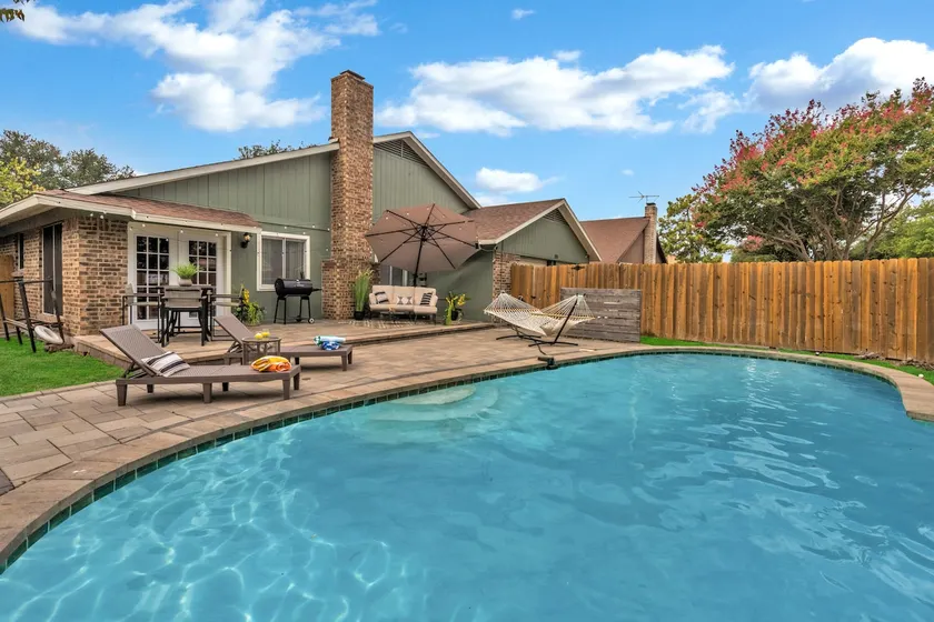 Pool Playhouse: FirePit, Grill, Billiards & Jenga - Image 1