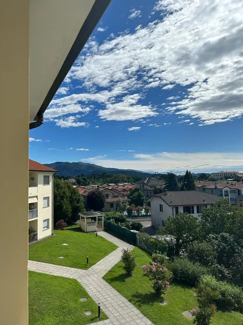 Panoramic house near Como - Image 1