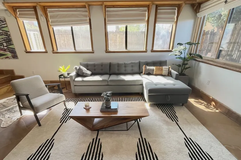 A Hip, High Desert Escape! 1 mile to Plaza with AC - Image 1