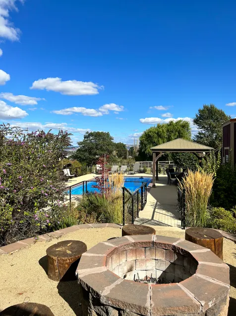 Rellik Wine Suite near Jacksonville Hot Tub/Pool - Image 1