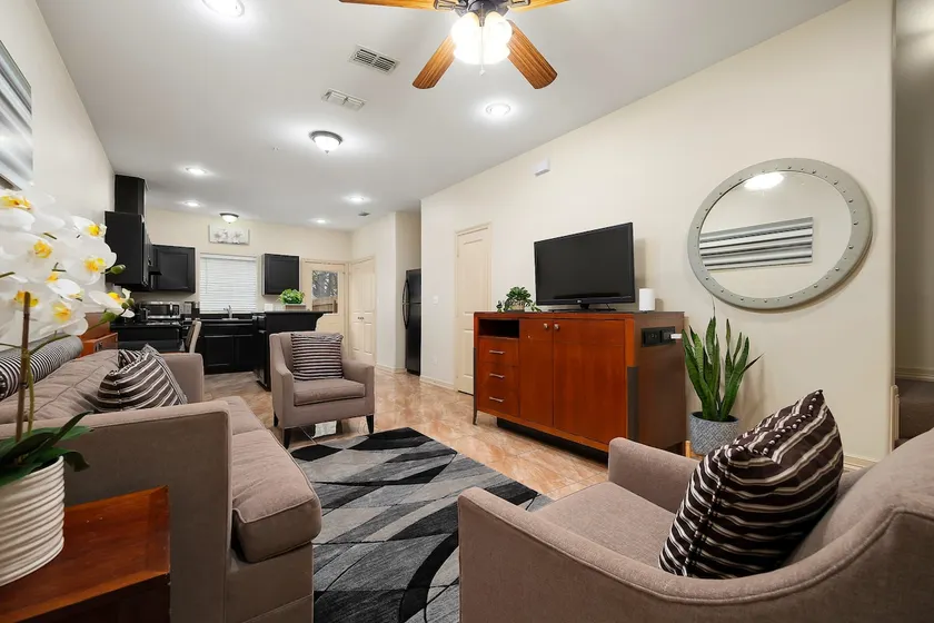 Cozy Stay 2.0 | Driscoll | DHR & Malls | Shopping| - Image 1