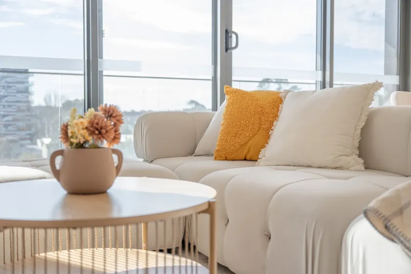 Spacious n Sunny 2BR in Canberra CBD w 2 Parkings - Image 1