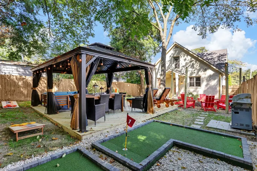Retro Memphis Game House! Mini Golf, Fire Pit! - Image 1