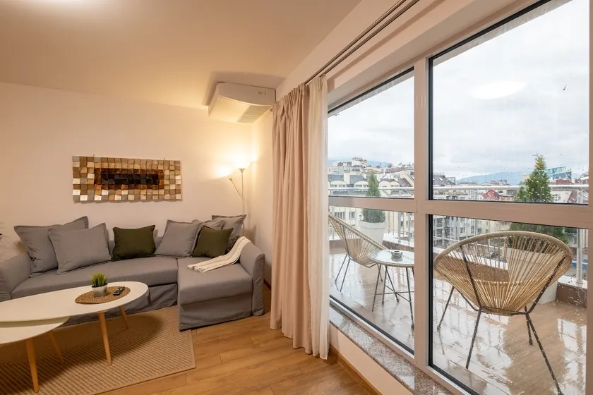 “Golden Horn” Apt, Extra Large Terrace - Image 1