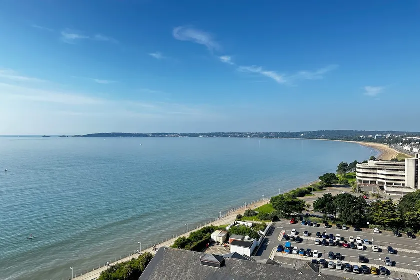 Stunning Ocean & City View APT - Image 1