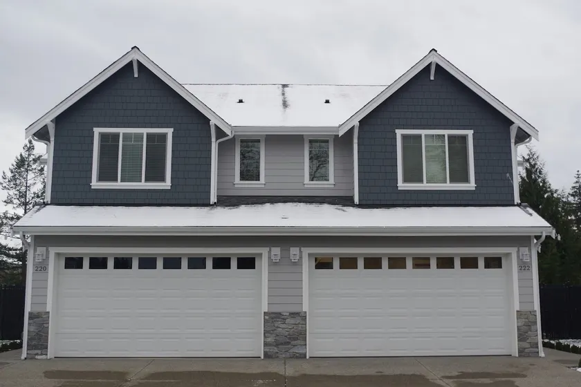8 bed, 5 bath duplex — both units, entire property - Image 1