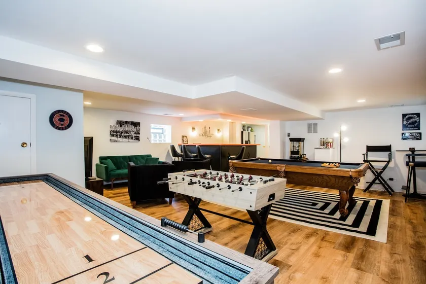 Lovely 6 Bd Retreat w/ Game Room, Back Deck & Bar - Image 1