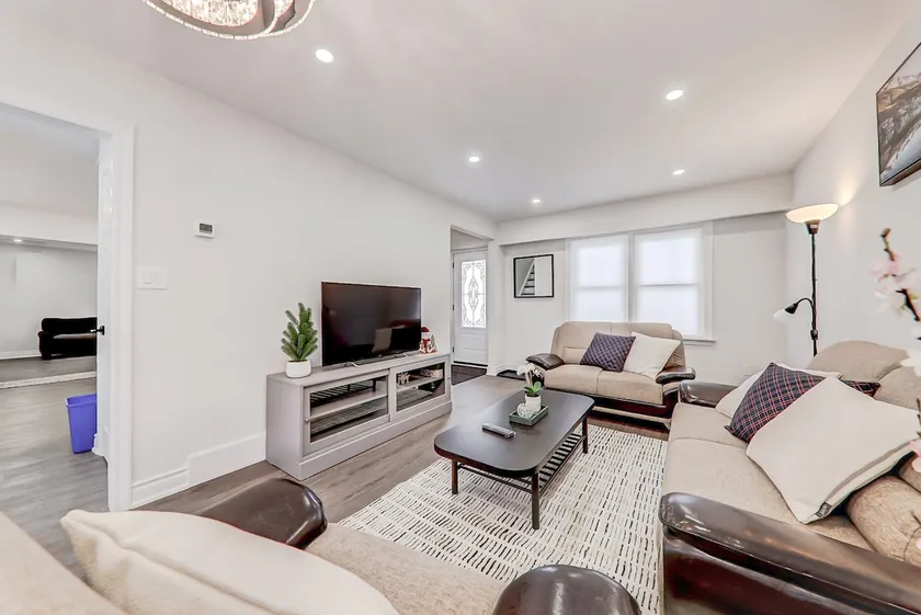 Stunning 5 Bedroom Family Home - Image 1