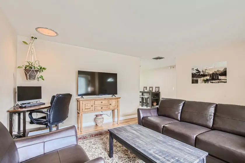 Pet Friendly 3 Bedroom Near to Red Rocks And Belmar In Denver - Image 1