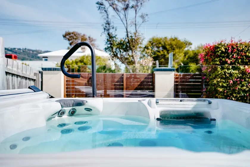 Invigorating Dromana Seaside Retreat w private spa - Image 1