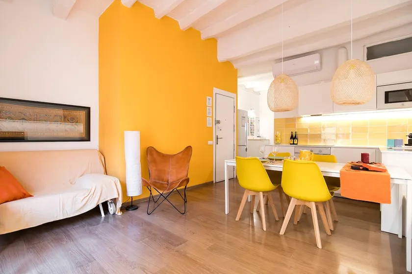 Gracia-Sagrada Familia. 3 BDR, AC, best location - Image 1