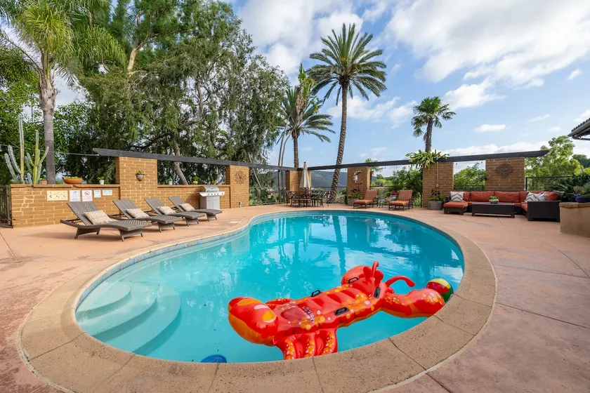 PettingZoo HeatedPool Tropical Private 5-acre Rnch - Image 1