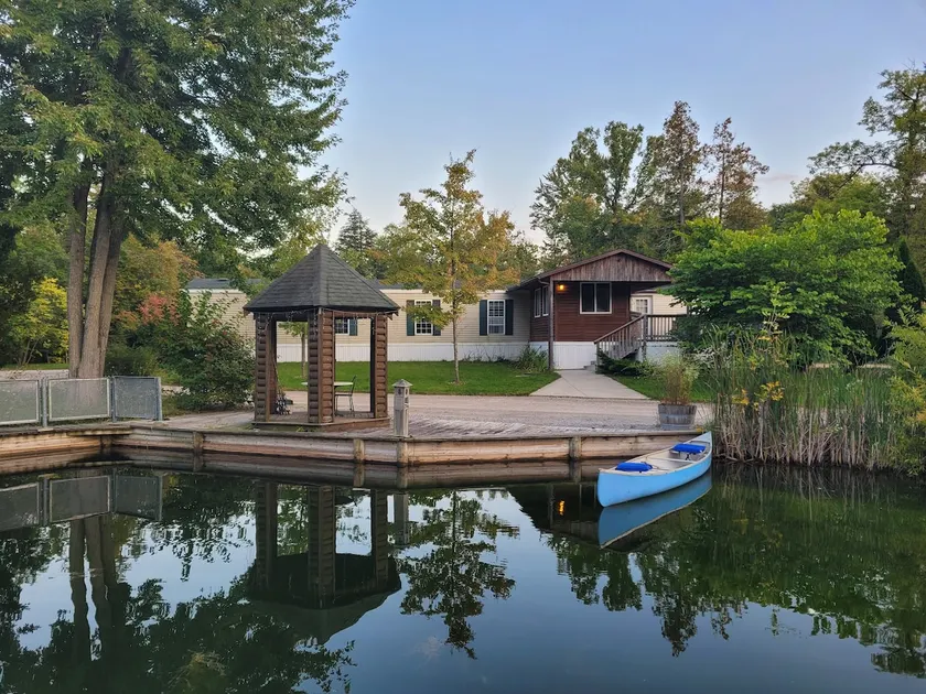 Guesthouse on 120 acres w/pond - Image 1