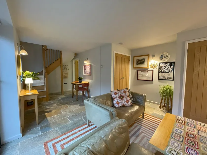 Cool, cosy annex in Hauxton - Image 1
