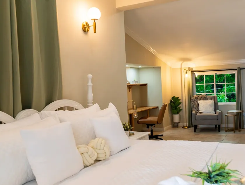 Falcon 3BR PH Oceanview w/ Free Airport Transport - Image 1