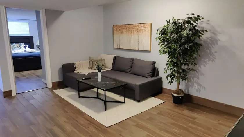 Windsor Cozy Private Queen Suite - Image 1