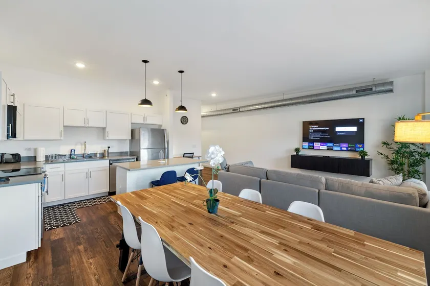 Spacious Home Close to Stadium – Game Day Ready! - Image 1