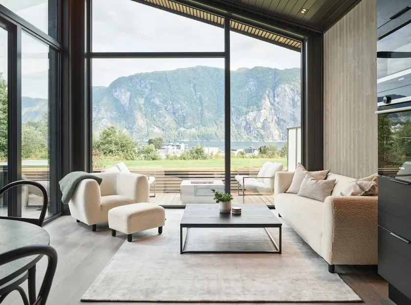 Cabin with jacuzzi and fjord view - Image 1