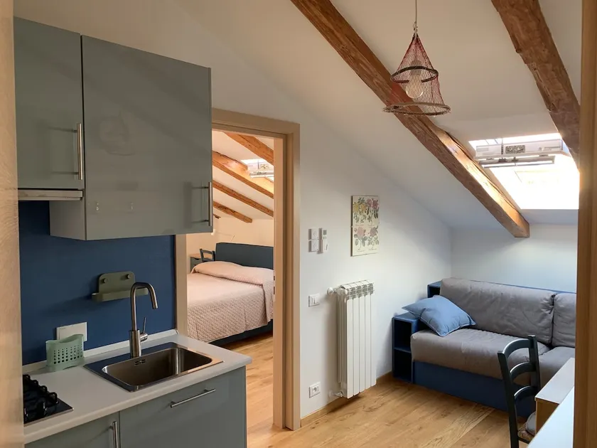 Bright attic in the heart of Trieste for 3 - Image 1