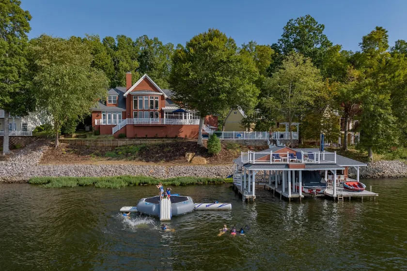Happy Go Lakey-Amazing views w/ endless amenities - Image 1