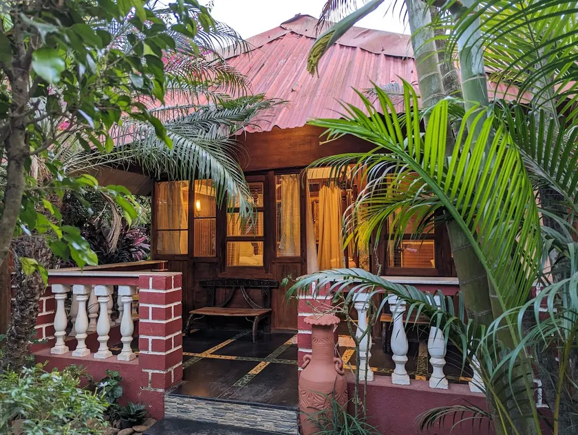 Cottage near the beach. - Image 1