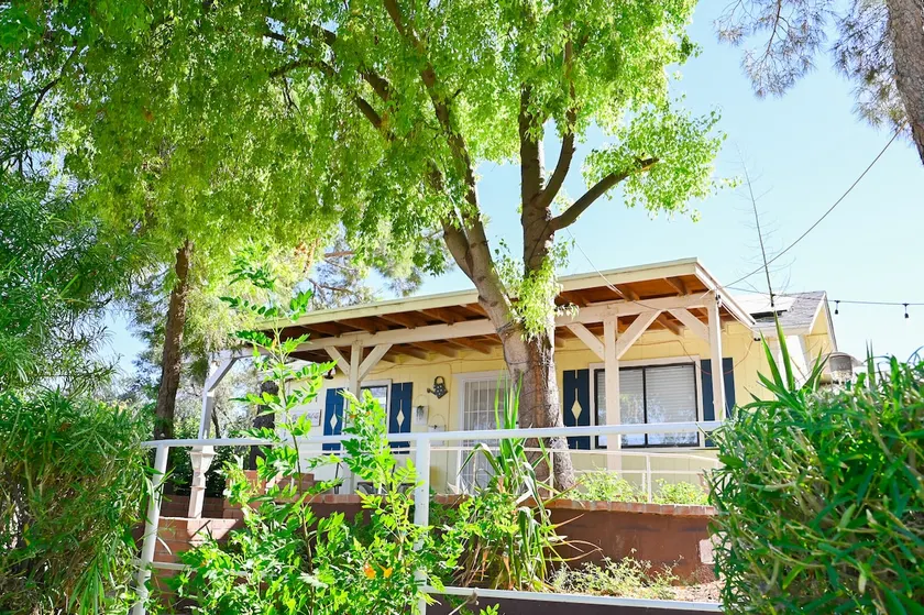 Farmhouse Escape w/Mountain Views - Image 1