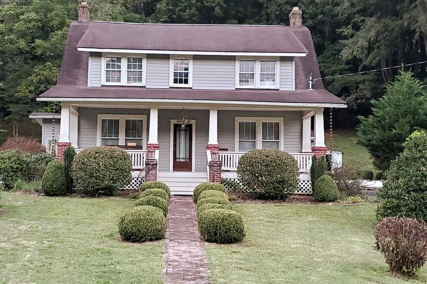 Grandma's Christmas house Bluefield & ATV Trails - Image 1