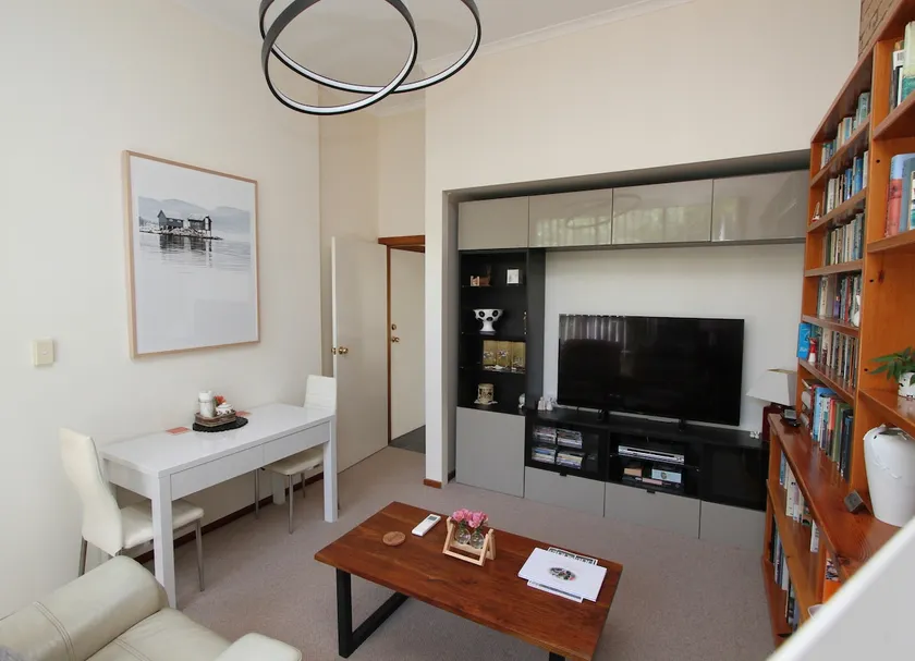 Self contained apartment - Image 1