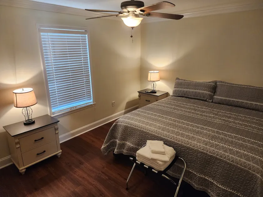 Spacious 3BR Townhome | Shops & Dining | Sleeps 7 - Image 1