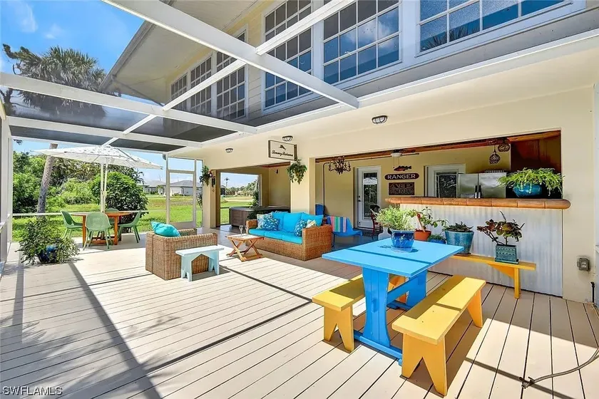 Island Paradise- Big Hot tub, Bikes, Ocean fishing - Image 1