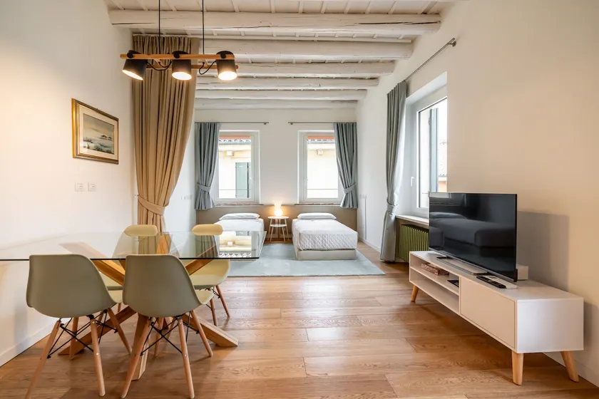 Elegant Pellicciai Residence 20m from Piazza Erbe - Image 1